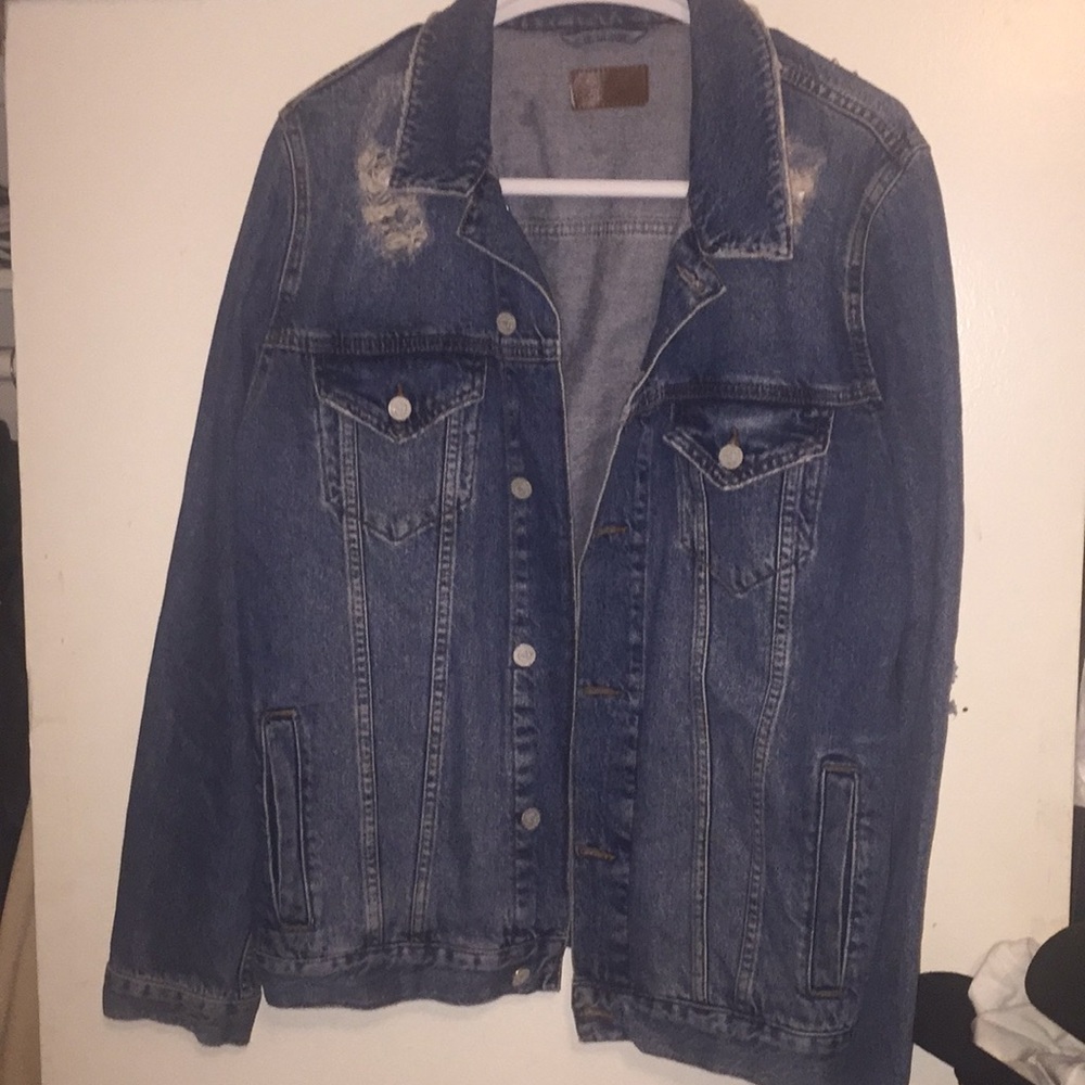 I’m selling an awesome distressed denim jacket